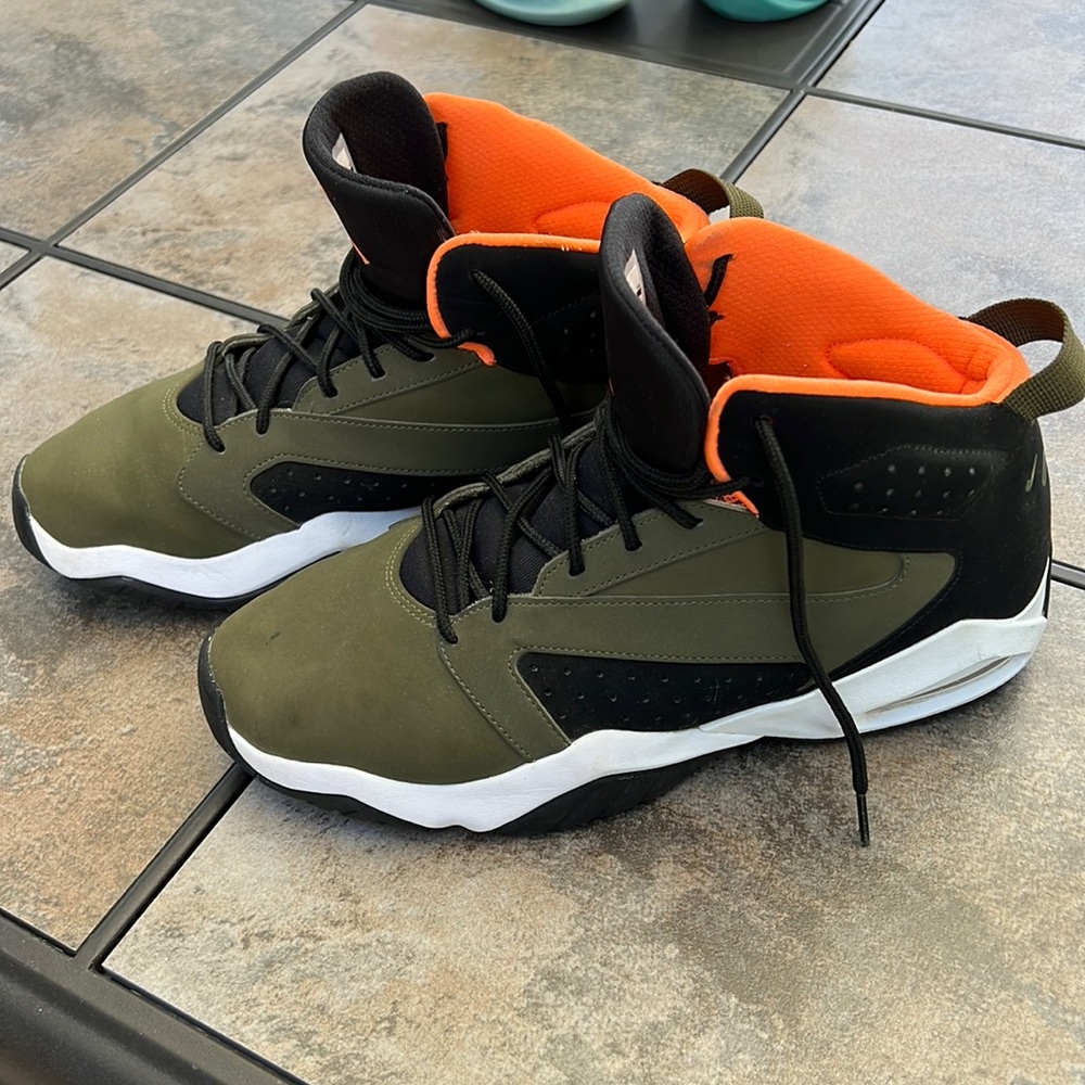 Jordan Lift Off Olive Canvas.